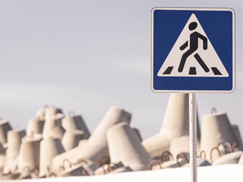 Картинка - дорожный знак и природа